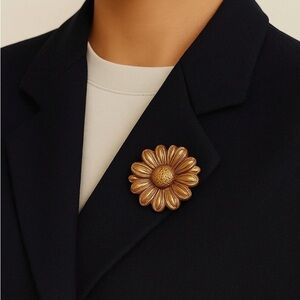 VINTAGE Metal Gold Sunflower Brooch